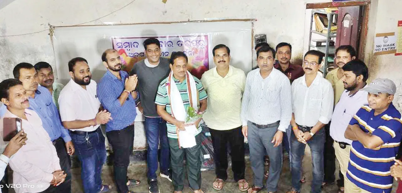  ସାଧୁ ଚରଣ ‌ବେହେରାଙ୍କୁ ଅବସରକାଳୀନ ସମ୍ବର୍ଦ୍ଧନା