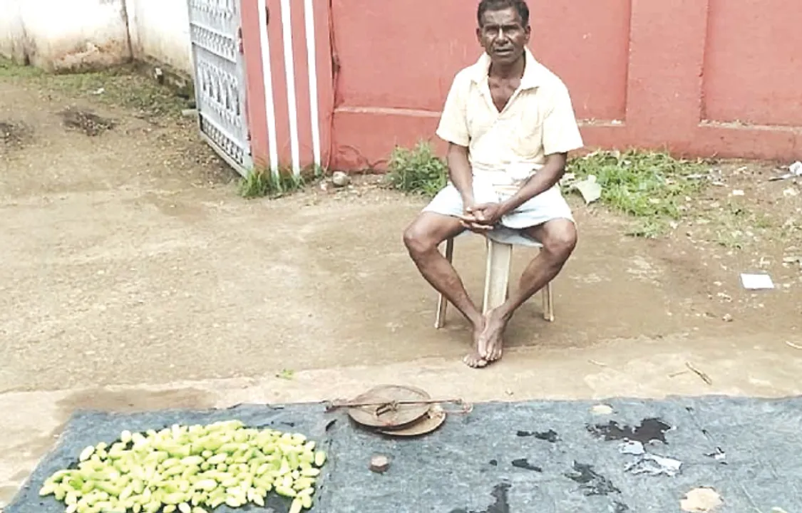  ଜେଲ୍‌ ବାହାରେ ପରିବା ବିକୁଛନ୍ତି କଏଦୀ! ନା ଜଗିବାକୁ କେହି ଅଛି ନା ସୁରକ୍ଷା ଚିନ୍ତା
