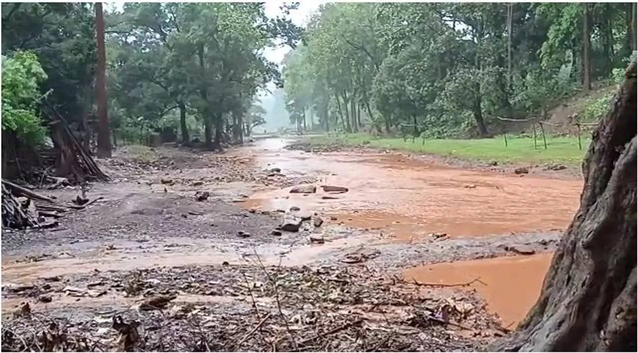  ରାସ୍ତା ଉପରେ ବେଆଇନ ପାର୍କିଂ ପାଇଁ ଖଣି ଅଞ୍ଚଳରେ ଗଡ଼ୁଛି ମୁଣ୍ଡ