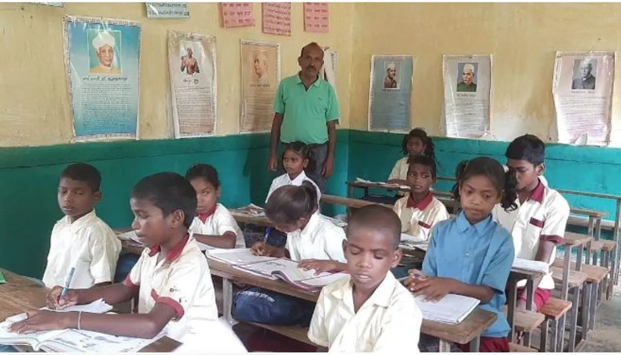  ଶିକ୍ଷକ ଥିବା ସତ୍ତ୍ୱେ ପାଠ ବୁଝିବା ପାଇଁ ରୋଷେୟାଙ୍କ ଉପରେ ଭରସା କରନ୍ତି ଛାତ୍ରଛାତ୍ରୀ