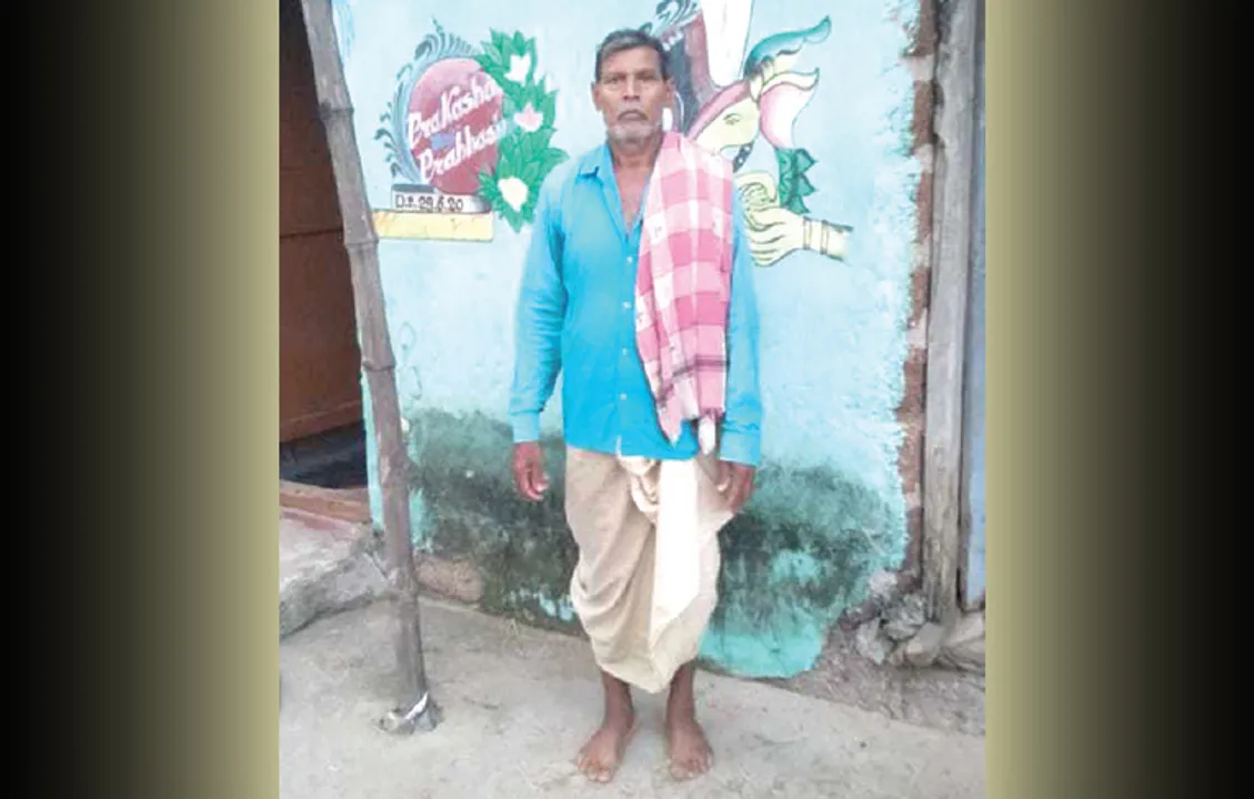  ୪ ବର୍ଷ ହେବ ଗାଁରୁ ବାସନ୍ଦ ରଖି ନିର୍ଯାତନା, ନିଆଁ-ପାଣି ବନ୍ଦ ପାଇଁ ଗାଁ ସଭାପତିଙ୍କ ହ୍ବିପ୍‌