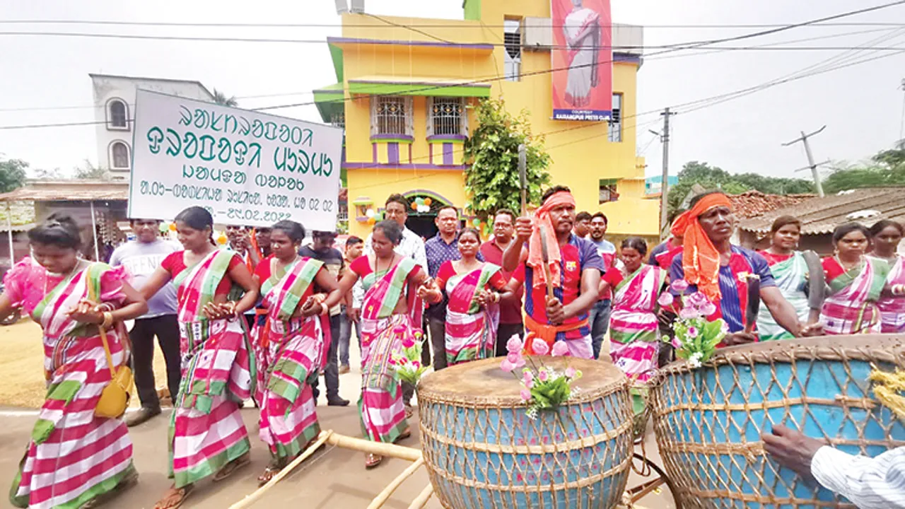 ଦ୍ରୌପଦୀଙ୍କ ରାଇରଙ୍ଗପୁରସ୍ଥିତ ବାସଭବନ ସମ୍ମୁଖରେ ପାରମ୍ପରିକ ନୃତ୍ୟ ସହ ବିଜୟ ଉତ୍ସବ 
