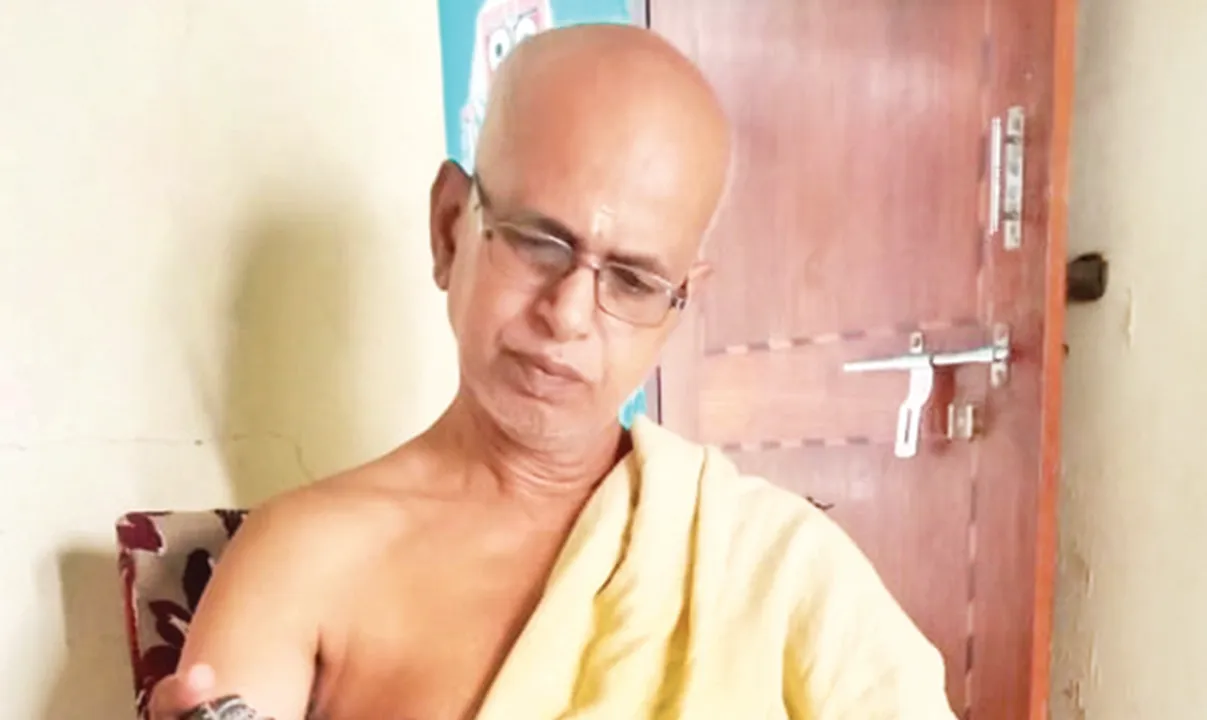  ରଥ ଅନୁକୂଳ, ପ୍ରତିଷ୍ଠା କରନ୍ତି ଦେଉଳ ପୁରୋହିତ