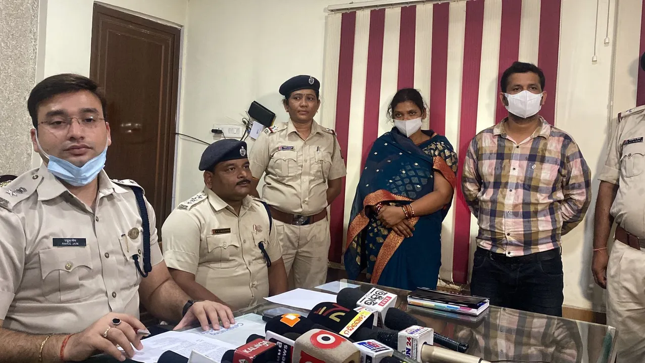  ମୁଦ୍ରା ଯୋଜନାରେ ଋଣ ଦେବାକୁ କହି ଠକୁଥିଲେ, ଗିରଫ ହେଲେ ଚତୁର ସ୍ବାମୀ-ସ୍ତ୍ରୀ