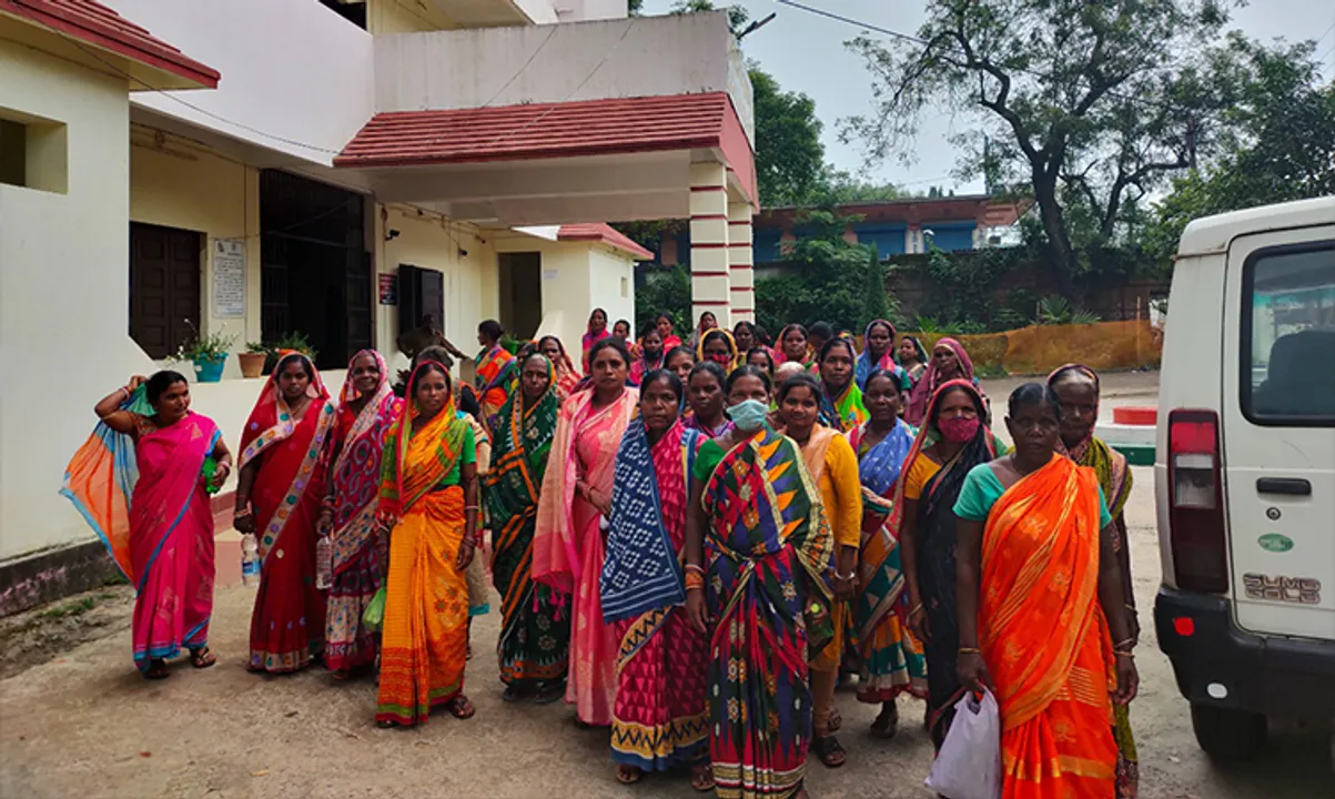  ଗୋଚର ଜମିକୁ ଘରବାଡ଼ି କରିଦେଲେ, ୫ ଘଣ୍ଟା ଥାନା ଘେରିଲେ ମହିଳା