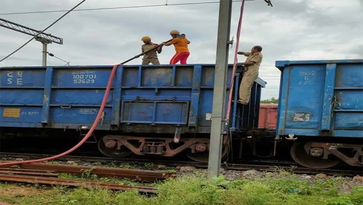  କୋଇଲା ଟ୍ରେନରେ ନିଆଁ
