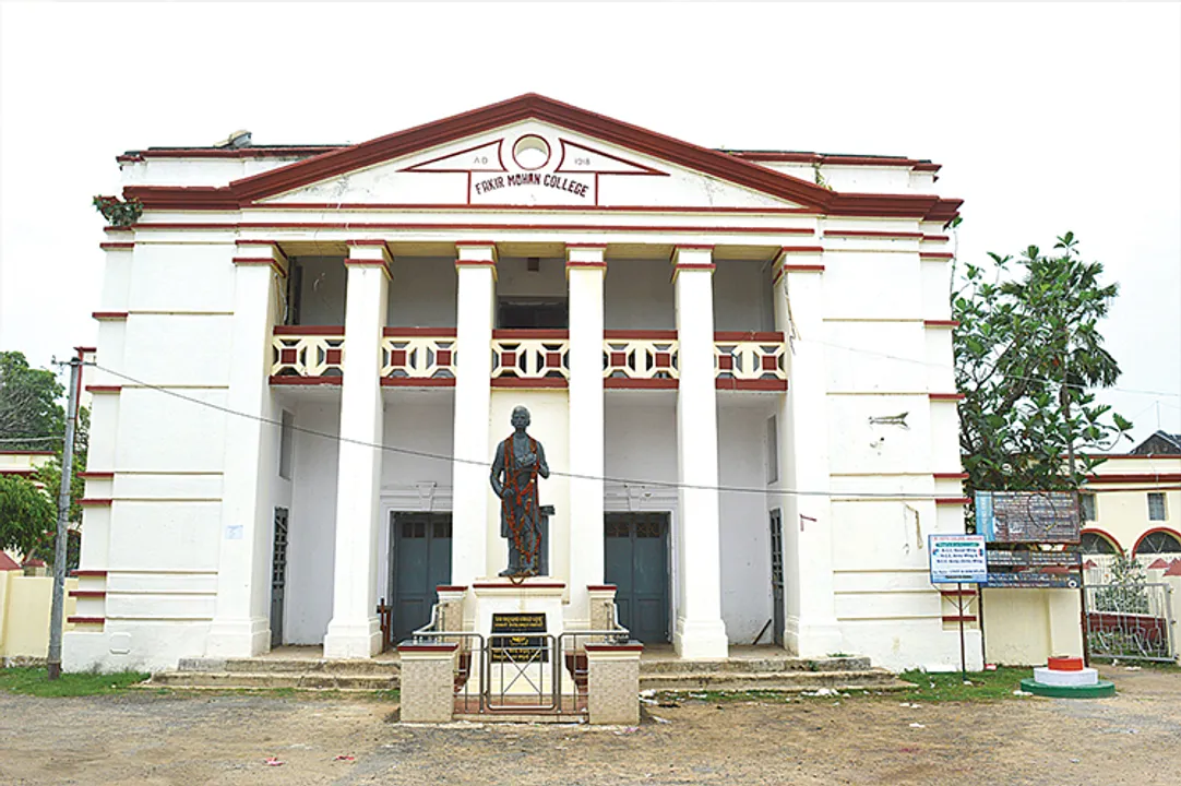  ଏଫ୍‌ଏମ୍‌ କନିଷ୍ଠ ମହାବିଦ୍ୟାଳୟ ଛାତ୍ରଛାତ୍ରୀଙ୍କୁ ମୋବାଇଲ ମନା