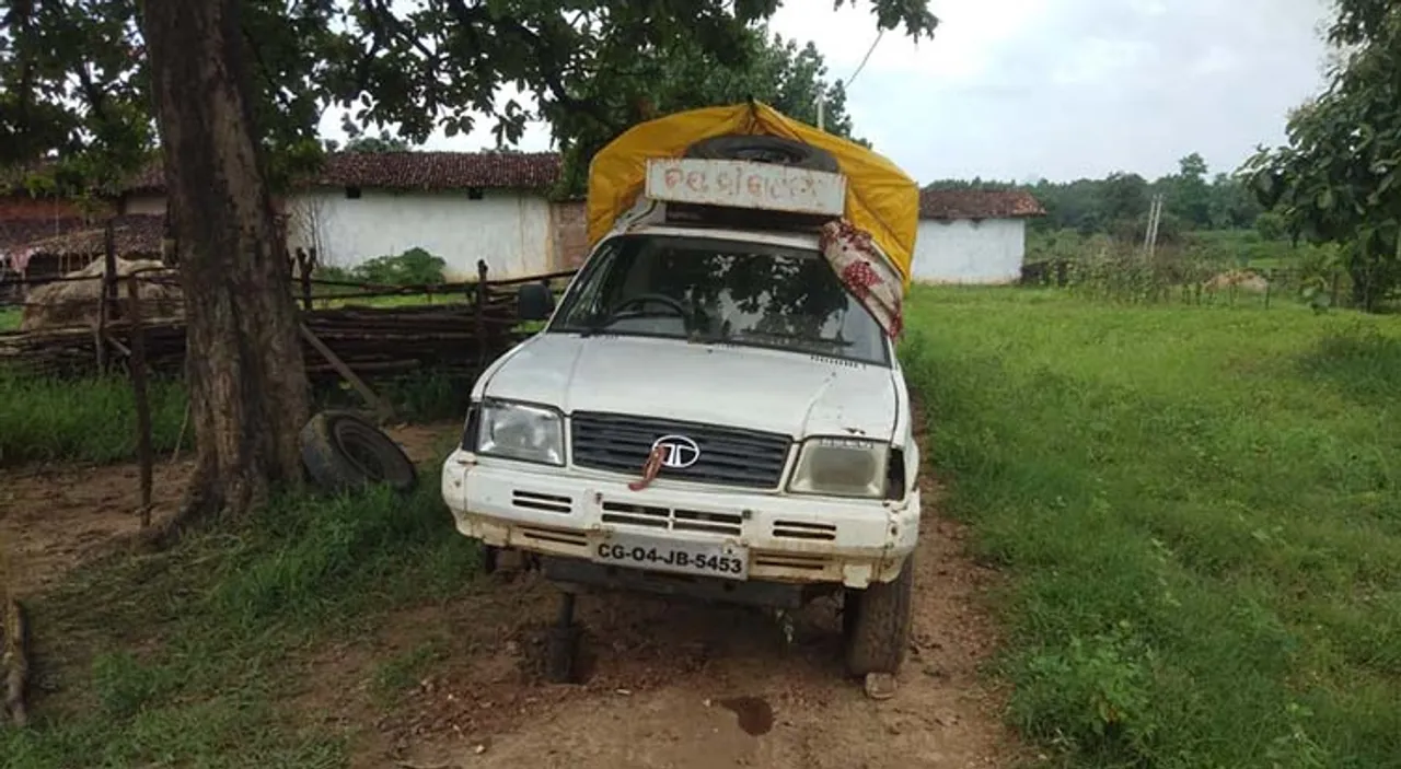  ଶାଗୁଆନ କାଠ ବୋଝେଇ ପିକ୍‌ଅପ୍‌ ଭ୍ୟାନ ଜବତ