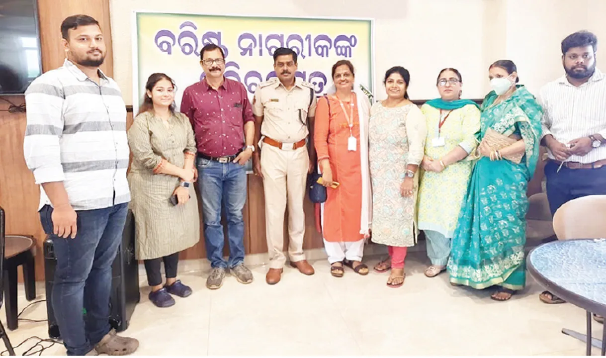  ବରିଷ୍ଠ ନାଗରିକଙ୍କ ସ୍ୱାସ୍ଥ୍ୟ ପରୀକ୍ଷା ଓ ପରିଚୟପତ୍ର ବଣ୍ଟନ