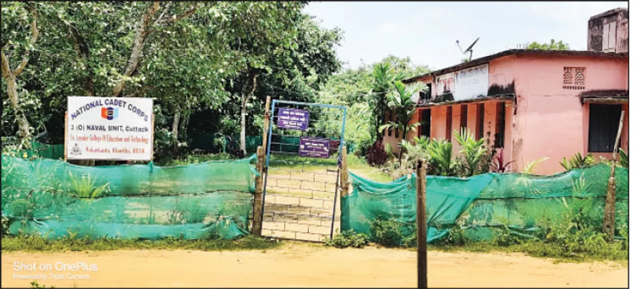  ଛାତ୍ରୀଙ୍କୁ ଅଧ୍ୟାପକଙ୍କ ଦୁଷ୍କର୍ମ ଅଭିଯୋଗ: ରଫାଦଫା ପାଇଁ ହୋଇଥିଲା ଉଦ୍ୟମ!