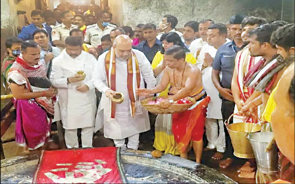  ଶ୍ରୀଲିଙ୍ଗରାଜ ମନ୍ଦିରରେ ଅମିତ ଶାହ: ଜଳଲାଗି କଲେ, ଅଭିଯୋଗ ଶୁଣିଲେ