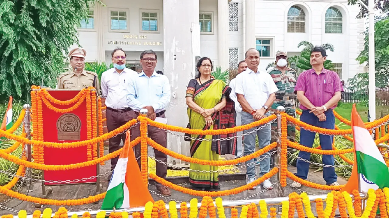  ଝଣ୍ଡା ଉଁଚା ରହେ ହମାରା...