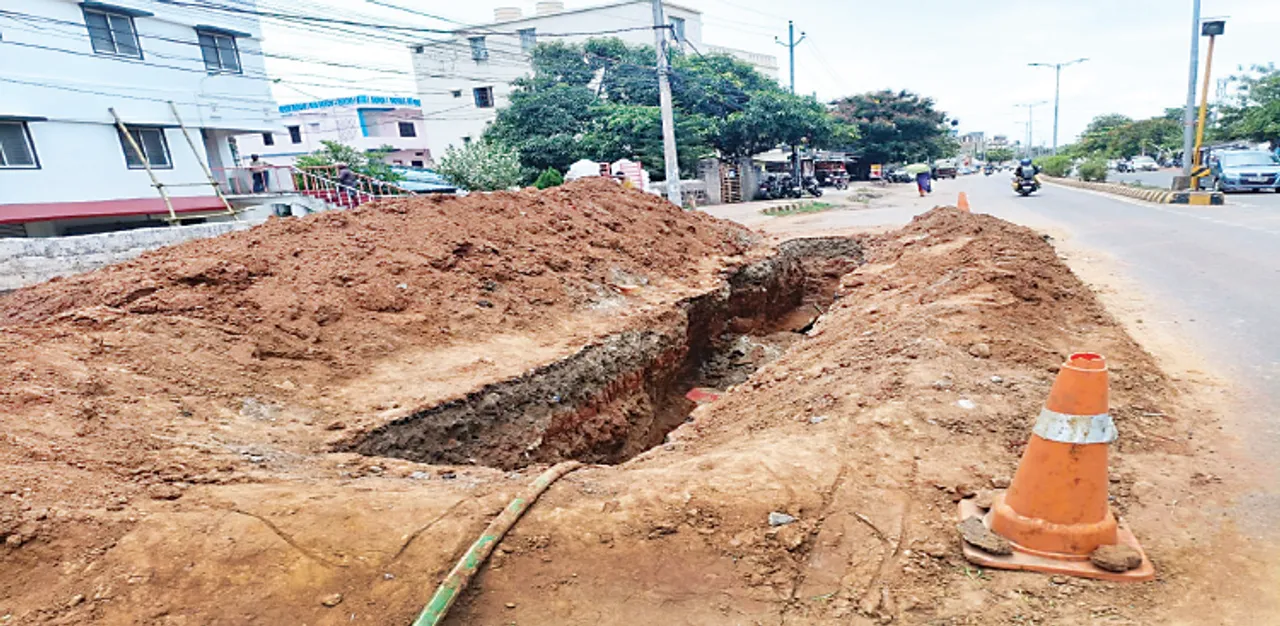  କଦର୍ଯ୍ୟ ଅବସ୍ଥାରେ ଏକାମ୍ର କାନନ-ଜୟଦେବବିହାର ରାସ୍ତା