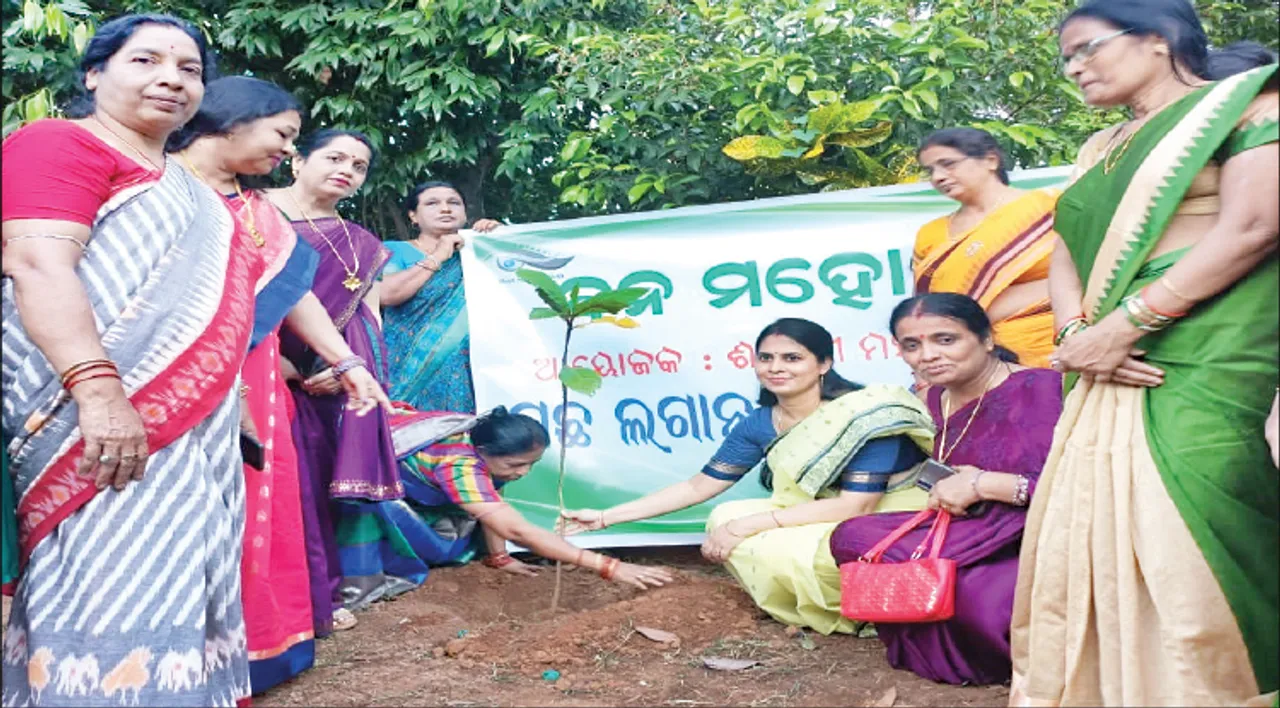  ‘ଶତାକ୍ଷୀ’ ମହିଳା ସଙ୍ଗଠନ ଓ ‘ସମ୍ବାଦ ସାହିତ୍ୟଘର’ ପକ୍ଷରୁ ବୃକ୍ଷରୋପଣ