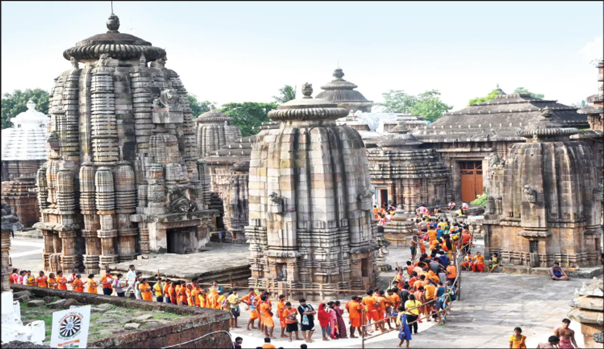  ଶ୍ରାବଣ ତୃତୀୟ ସୋମବାର :ଲିଙ୍ଗରାଜ ମନ୍ଦିରରେ ଅସମ୍ଭାଳ ଭିଡ଼