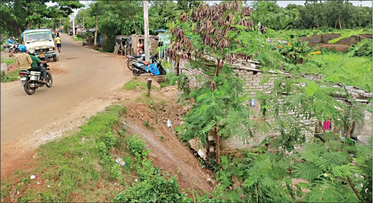  ପଳାସୁଣି ବ୍ରିଜ୍‌ ନିର୍ମାଣ ବିଳମ୍ବ ପ୍ରସଙ୍ଗ: ନୂଆ ବ୍ରିଜ୍‌ ପାଇଁ ବସ୍ତି ବାଧକ