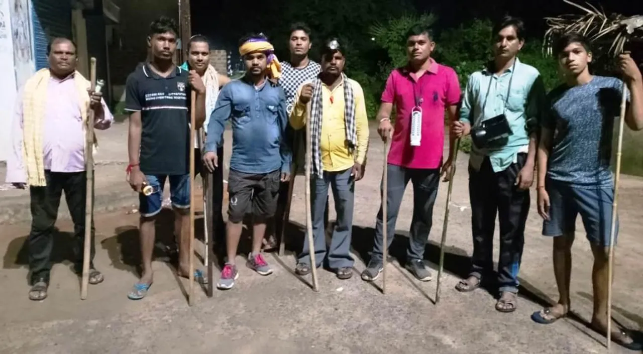  ବୁଲୁଛି ଡ୍ରୋନ୍‌ କ୍ୟାମେରା: ରାତିରେ ଜଗୁଛନ୍ତି ଆତଙ୍କିତ ଗ୍ରାମବାସୀ