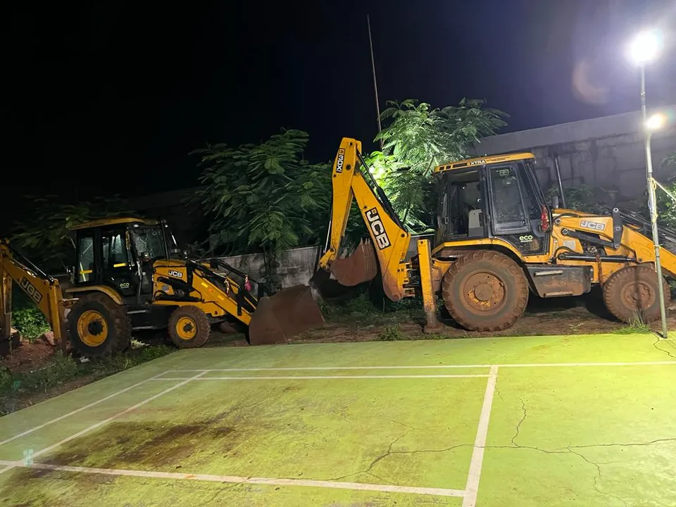  ବେଆଇନ ମାଙ୍କଡ଼ା ପଥର ଖଣିରେ ଚଢ଼ଉ; ୮ ଟ୍ରକ-ଜେସିବି ସହ ୭ ଗିରଫ