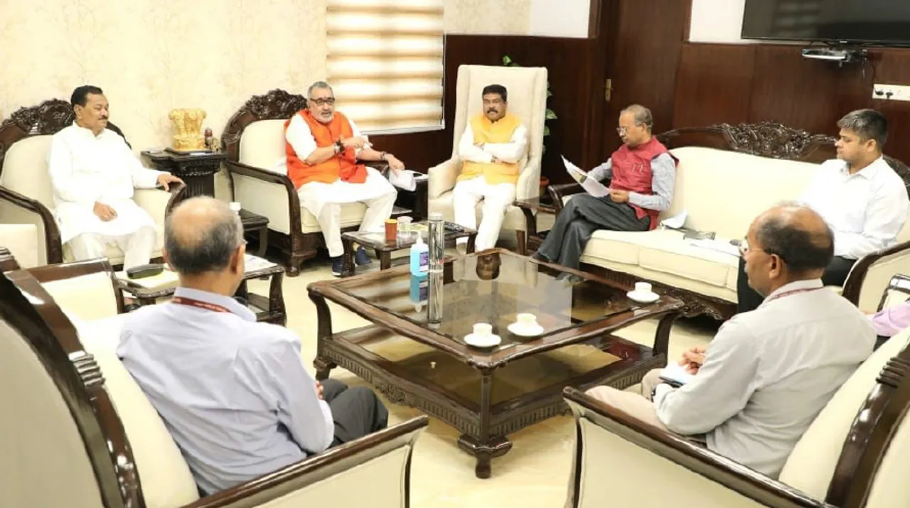  ଦିଲ୍ଲୀରେ ଧର୍ମେନ୍ଦ୍ରଙ୍କ ଉପସ୍ଥିତିରେ ଆବାସ ଆଲୋଚନା, ୧୦ଲକ୍ଷ ଘର ପାଇଁ ବାଟ ଫିଟୁଛି