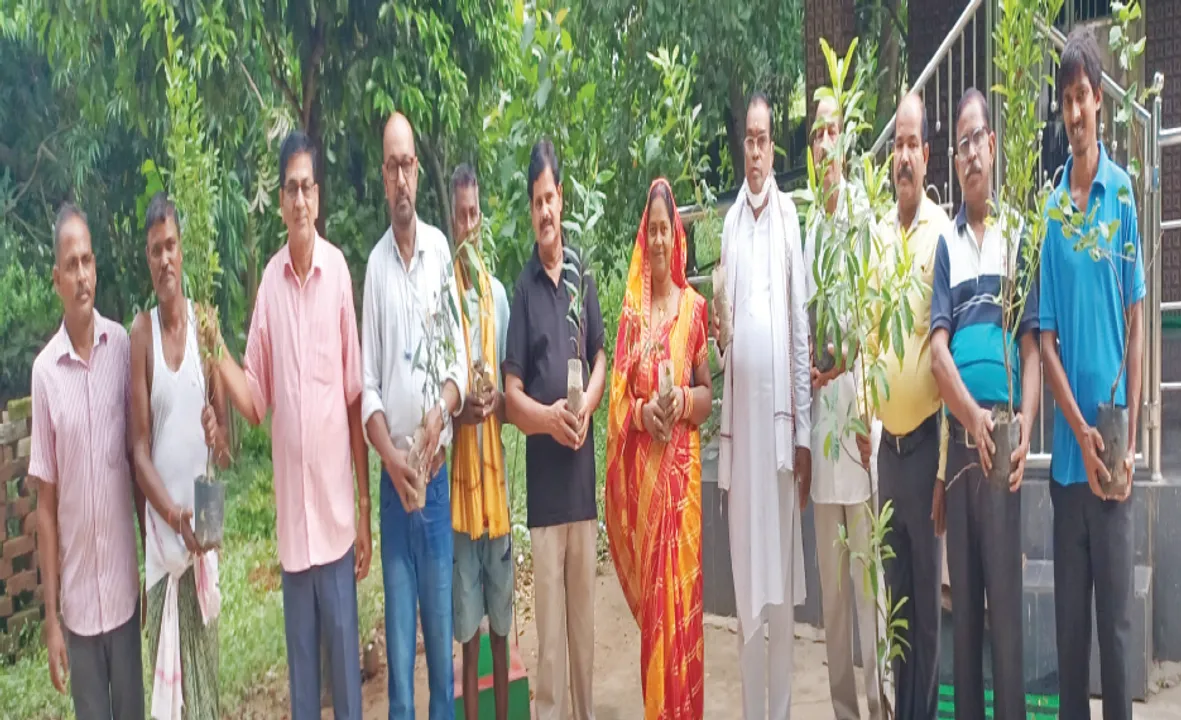  ବାରଙ୍ଗ ‘ସମ୍ବାଦ ସାହିତ୍ୟଘର’ ପକ୍ଷରୁ ବୃକ୍ଷରୋପଣ