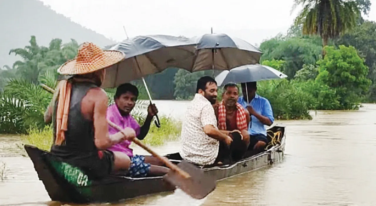  ବନ୍ୟା ଆଣିଲା ଉଛୁଳା ମହାନଦୀ; ଟିକରପଡ଼ା ବିଚ୍ଛିନ୍ନ, ବିନିକେୟୀ ପାଣିଘେରରେ
