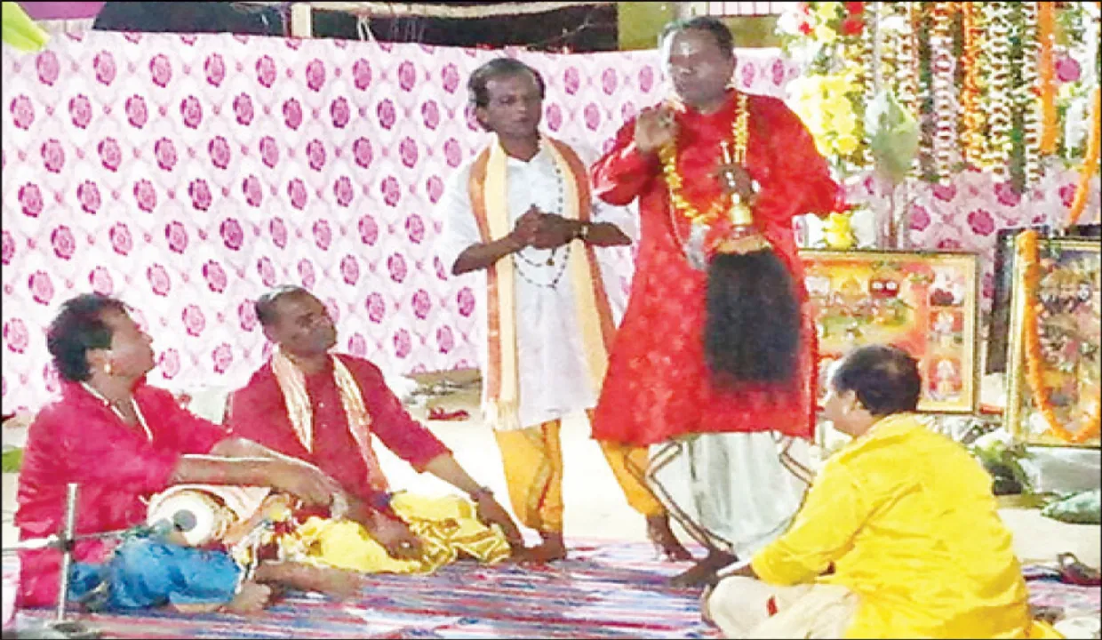  ବୁଡ଼ିବାକୁ ବସିଛି ପାଲା: ଦୁର୍ଦ୍ଦିନରେ ଜୀବନ କାଟୁଛନ୍ତି କଳାକାର