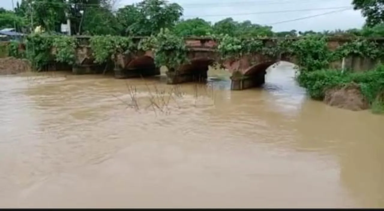  ମଥାନୀଠାରେ ବିପଦ ସଂକେତ ଉପରେ ଜଳକା ନଦୀ, ଜଳବନ୍ଦୀରେ ସାନଖୁଡି ଗିରିସାହି