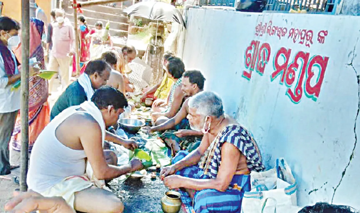  ଆରମ୍ଭ ହେଲା ପିତୃପକ୍ଷ, ଶ୍ରାଦ୍ଧ ପାଇଁ ବିନ୍ଦୁସାଗରରେ ଭିଡ଼