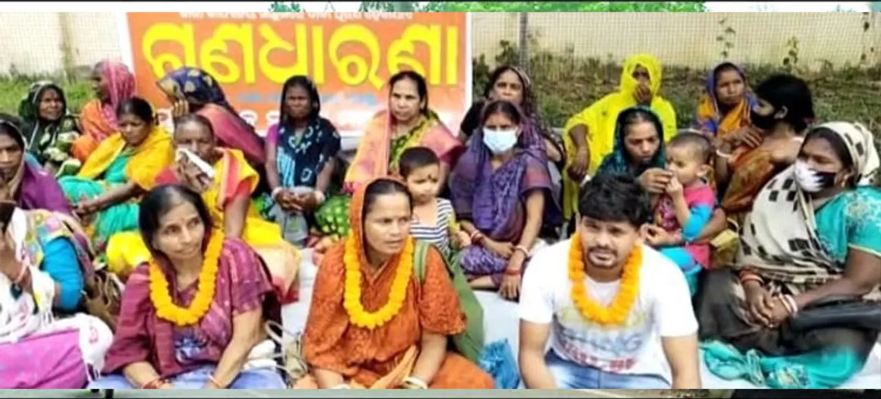  ହତ୍ୟାକାରୀଙ୍କୁ ଗିରଫ ଦାବିରେ ଏସ୍‌ପି ଅଫିସ୍‌ ଆଗରେ ଧାରଣା