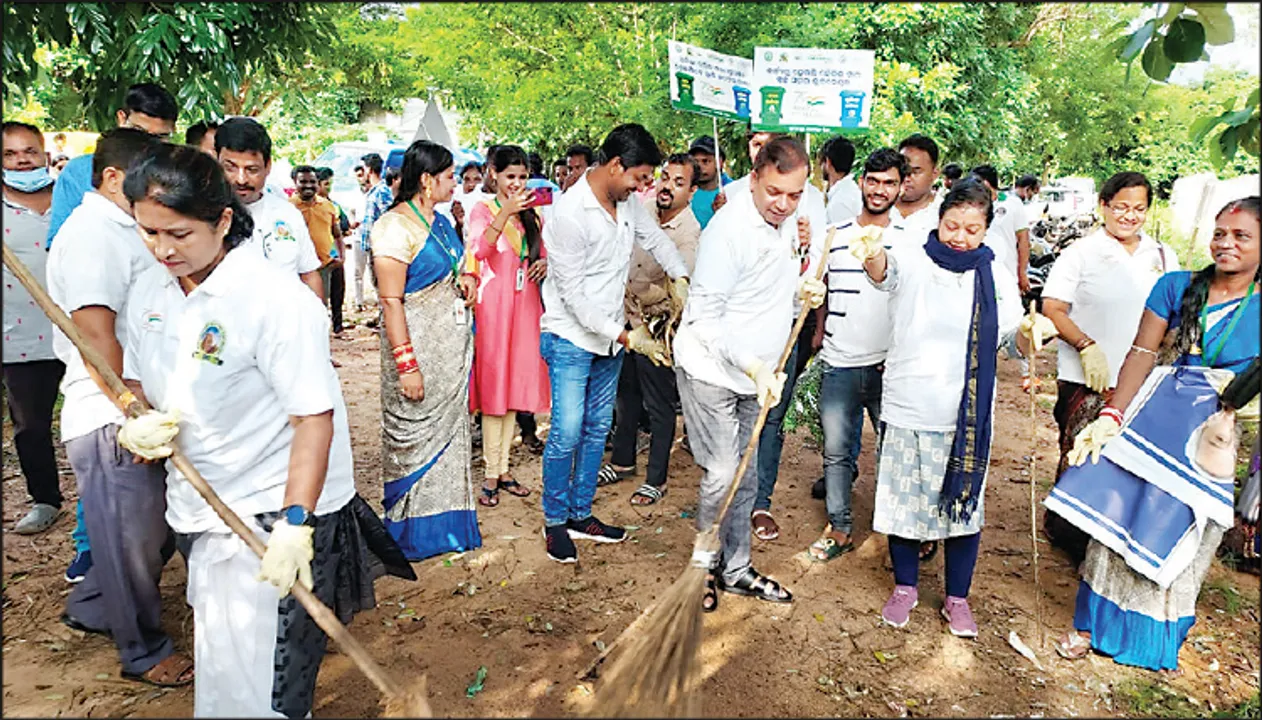  ସ୍ବଚ୍ଛତା ପକ୍ଷ: ଏପଟେ ଆବର୍ଜନା, ସେପଟେ ସଫେଇ