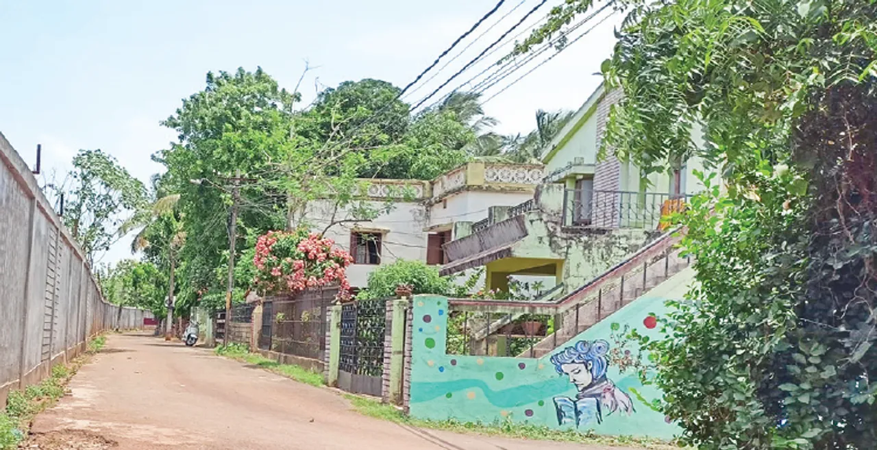  ଅଧିକାରୀଙ୍କ ଅବହେଳାରୁ କାଠଗଡ଼ାରେ କମିସନର
