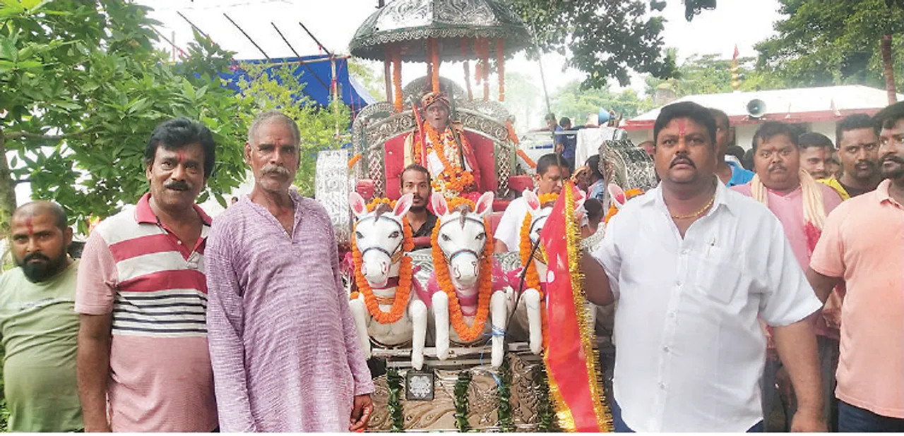  ଗଡ଼ଚାରିପଡ଼ାରେ ରାଜତନ୍ତ୍ରର ଝଲକ, ଅଭିଷିକ୍ତ ହେଲେ ନୂଆ ସାଆନ୍ତ