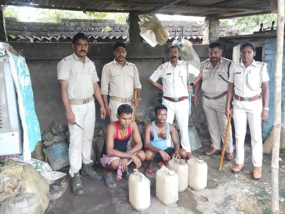  ପୁଣି ବନ୍ଧାହେଲେ ୪ ଦେଶୀ ମଦ ବେପାରି; ୩୩୫ ଲିଟର ଦେଶୀ ମଦ, ୮୭୩୦ କେଜି ମହୁଲ ପୋଚ ଜବତ
