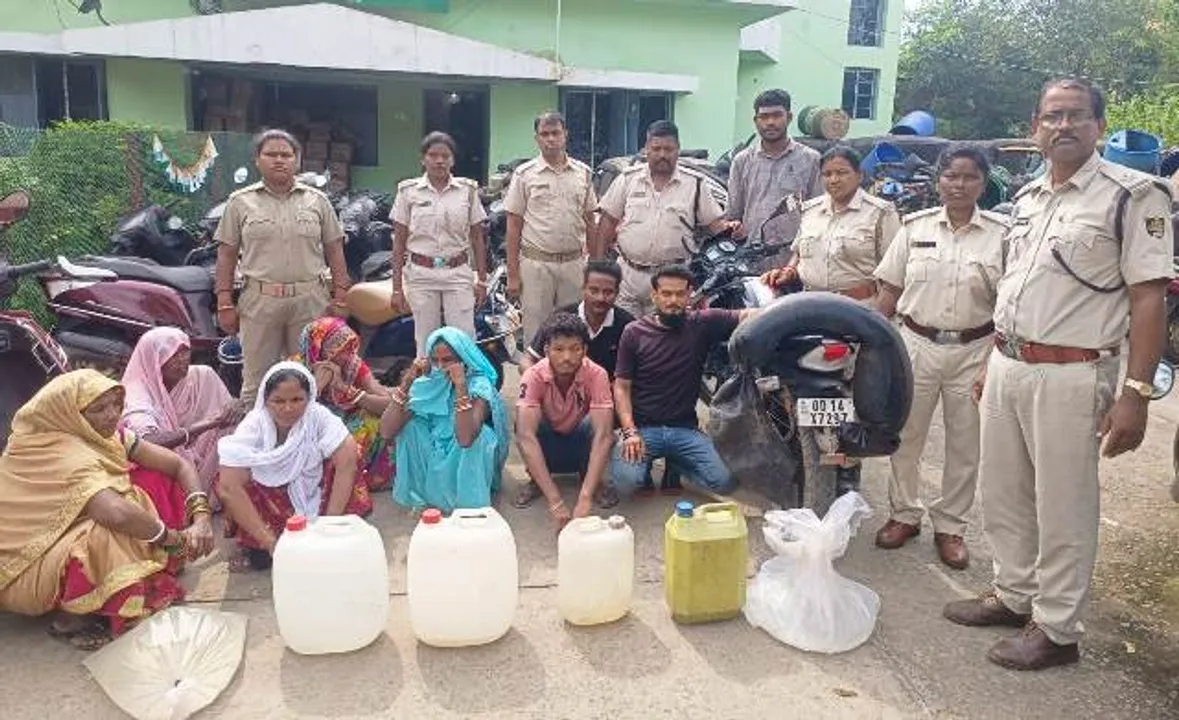  ୫ ମହିଳାଙ୍କ ସମେତ ୮ ମଦ ବେପାରୀ ଗିରଫ