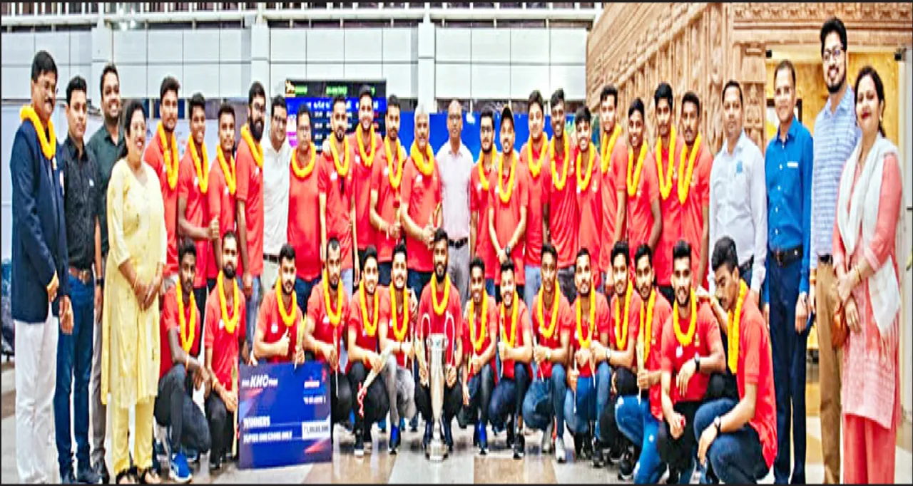  ଟ୍ରଫି ନେଇ ଫେରିଲେ ଜଗରନଟ୍ସ: ଭବ୍ୟ ସ୍ବାଗତ ସମ୍ବର୍ଦ୍ଧନା‌ରେ ଭାବବିହ୍ବଳ ହେଲା ପୂରା ଦଳ