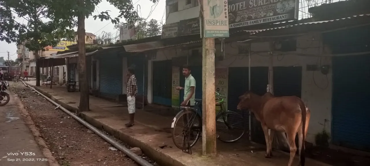  ଦାରିଙ୍ଗବାଡ଼ିରେ ବିଶ୍ରାମଗାର ନିର୍ମାଣ ନେଇ ୨ ଗୋଷ୍ଠୀ ମଧ୍ୟରେ ଉ‌ତ୍ତେଜନା; ଦୋକାନବଜାର ବନ୍ଦ