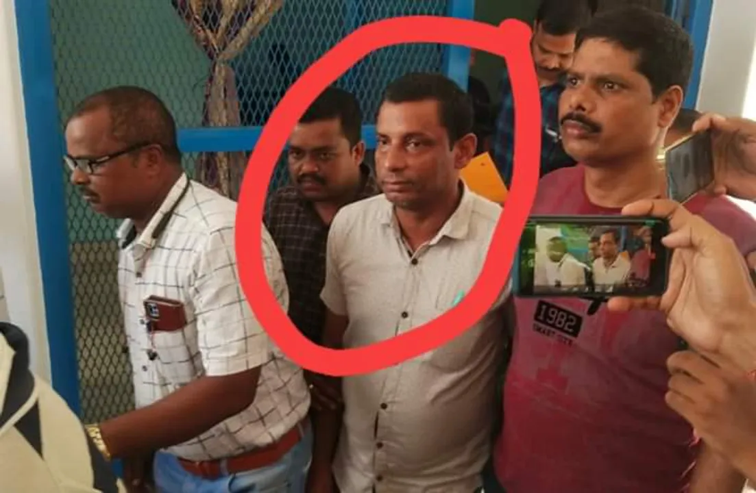  ଭିଣୋଇଙ୍କୁ ୫ ଲକ୍ଷ ଟଙ୍କା ଦେବାବେଳେ ମାଡିବସିଲା ଭିଜିଲାନ୍ସ