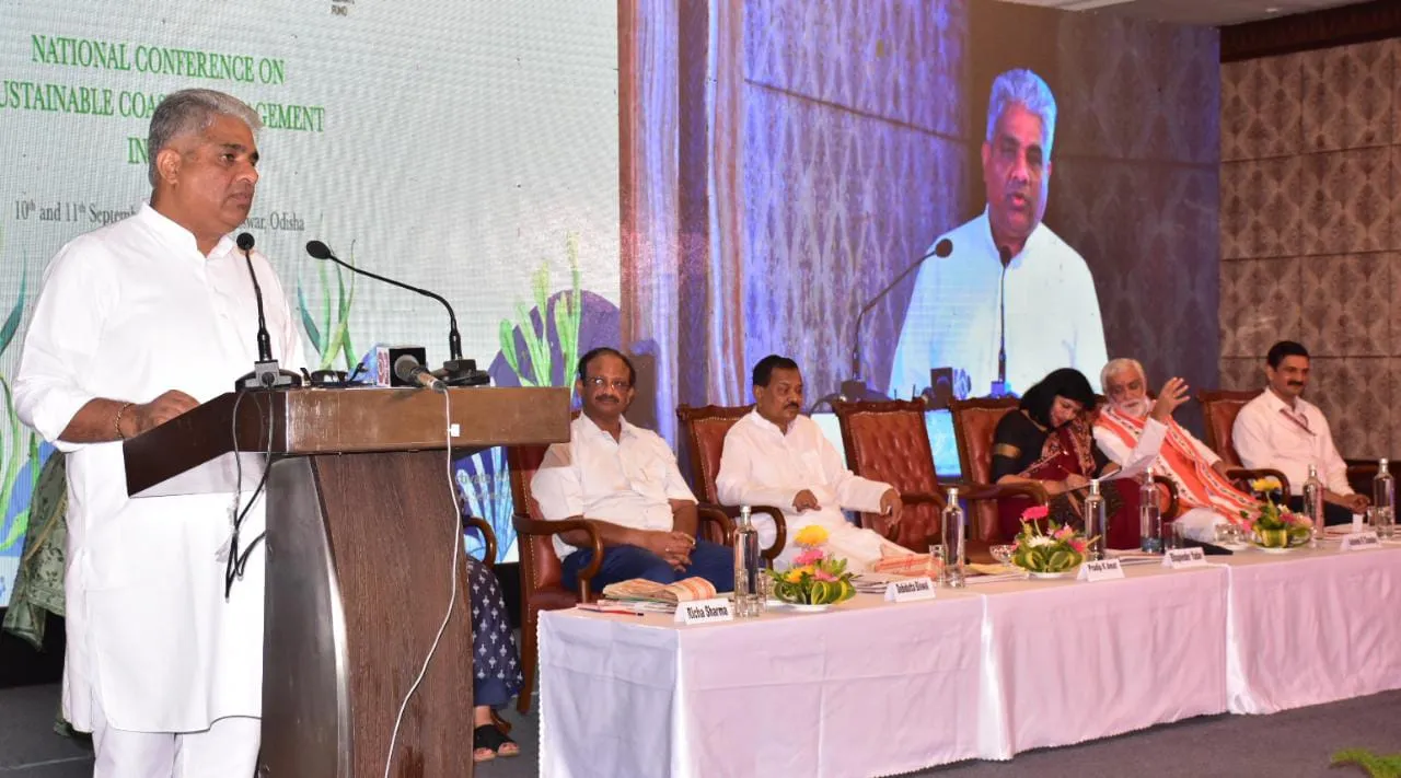  ଜଳବାୟୁ ପରିବର୍ତ୍ତନ ସହିତ ଉପକୂଳ କ୍ଷେତ୍ରରେ ରହୁଥିବା ସମୁଦାୟଙ୍କୁ ଅଧିକ ସହନଶୀଳ କରିବାର ଆବଶ୍ୟକତା ରହିଛି: କେନ୍ଦ୍ରମନ୍ତ୍ରୀ