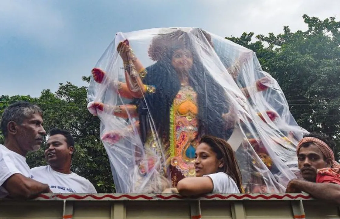  ପ୍ରବଳ ବର୍ଷା ଧୋଇଦେବ କୋଲକାତା ଦୁର୍ଗା ପୂଜା! ଚିନ୍ତାରେ ଆୟୋଜକ