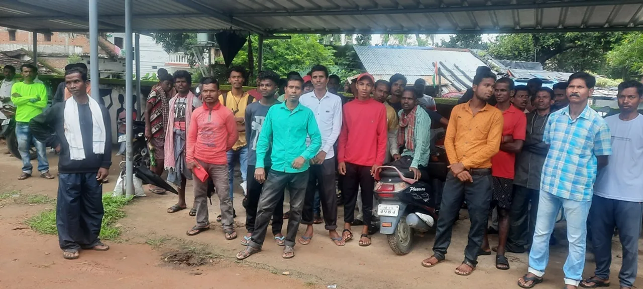  କ୍ରସର ଓ ପଥର କୁଆଁରି ବନ୍ଦ ନେଇ ଦାବି; ଉପଜିଲ୍ଲାପାଳଙ୍କ ନିକଟରେ ପକ୍ଷ ରଖିଲେ ଗ୍ରାମବାସୀ