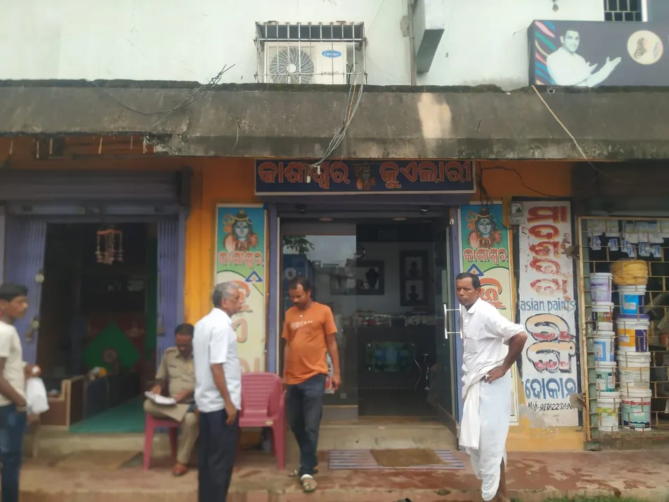  ଗହଣା ଦୋକାନୀଙ୍କଠାରୁ ୫୦ ଲକ୍ଷରୁ ଉର୍ଦ୍ଧ୍ୱ ମୂଲ୍ୟର ସୁନା ଲୁଟ୍