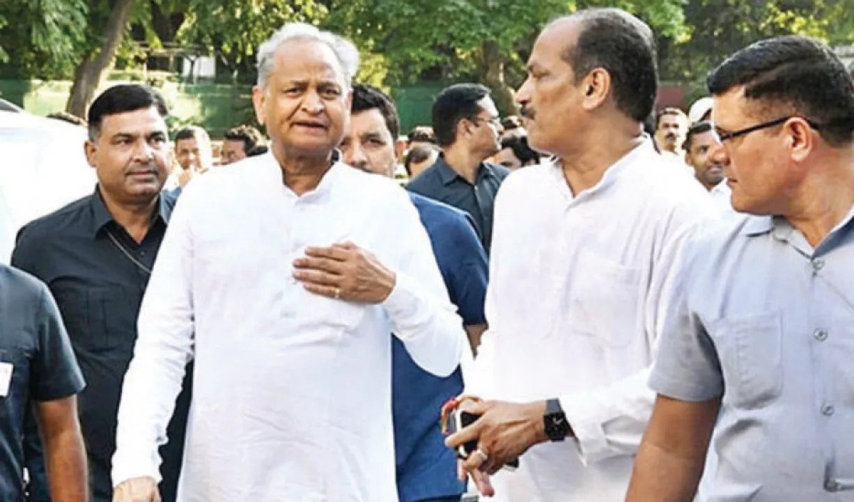  କଂଗ୍ରେସ ସଭାପତି ନିର୍ବାଚନ: ବିଦ୍ରୋହ ସତ୍ତ୍ବେ ଗେହଲଟ ଦୌଡ଼ରେ, ୩୦ରେ ପ୍ରାର୍ଥିପତ୍ର ଦାଖଲ କରିବେ ଥରୁର