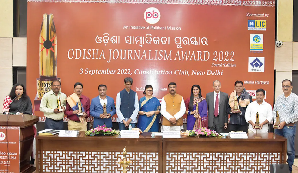  ‘ପଲ୍ଲୀବାଣୀ ମିସନ’ ଦ୍ବାରା ପୁରସ୍କାର ପ୍ରଦାନ: ସମ୍ମାନିତ ହେଲେ ଓଡ଼ିଶାର ୭ ସାମ୍ବାଦିକ
