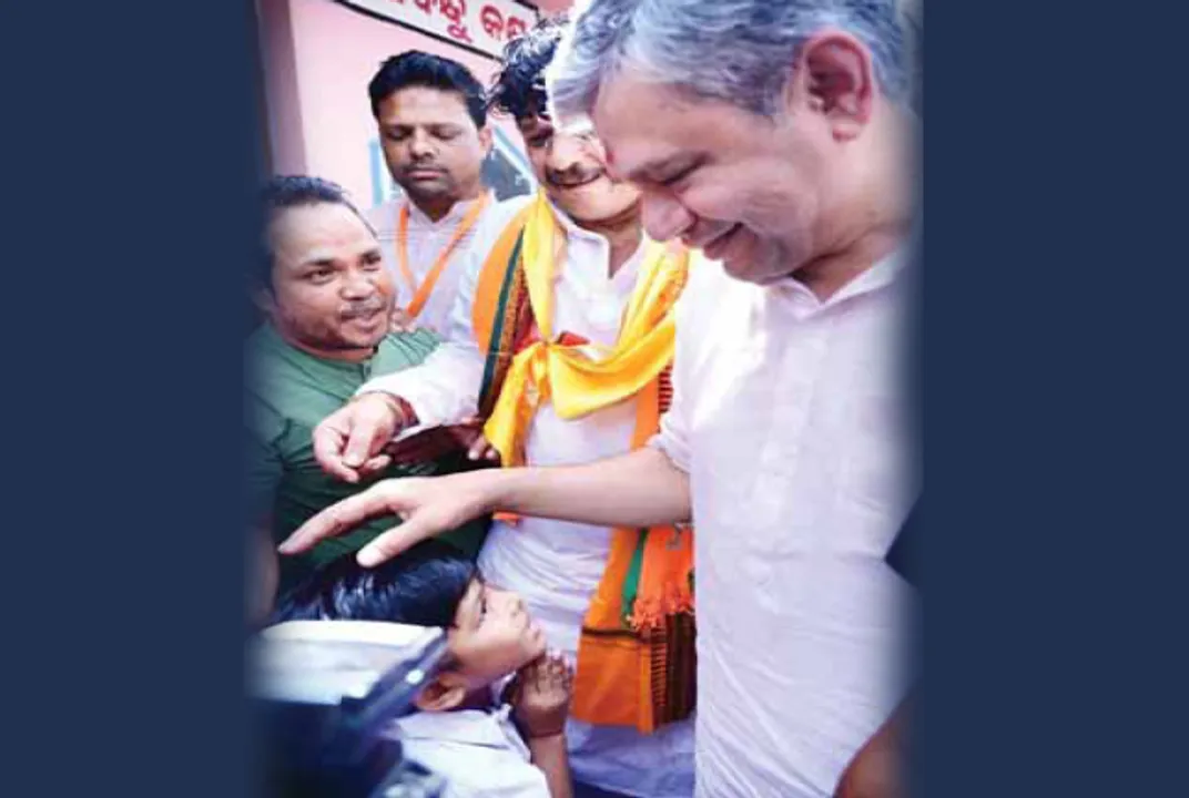  କେନ୍ଦ୍ରମନ୍ତ୍ରୀଙ୍କୁ ସ୍କୁଲ୍‌ର ଅବ୍ୟବସ୍ଥା ବଖାଣିଲେ କୁନି ଛାତ୍ର