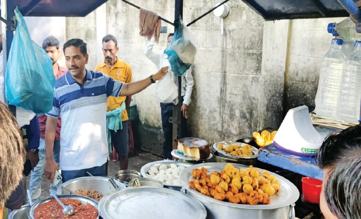  କ୍ୟାପିଟାଲ ହସ୍ପିଟାଲ୍‌ ବୁଲିଲେ ସ୍ବାସ୍ଥ୍ୟ ସଚିବ: ହଟିବ ଜଳଖିଆ ଦୋକାନ