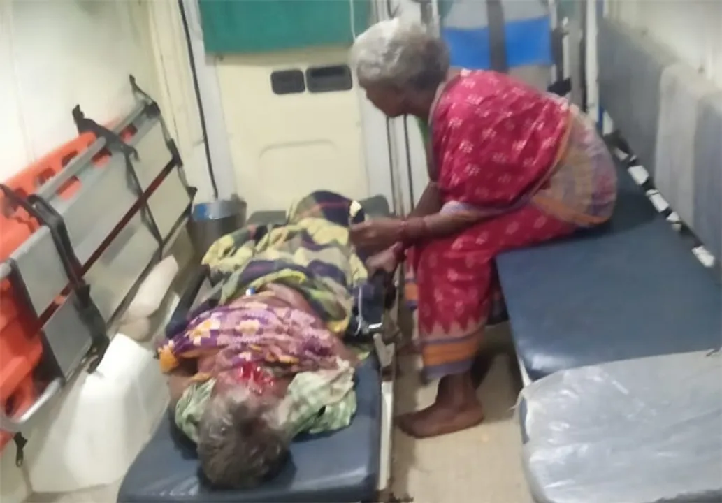  ଅଜଣା ଜନ୍ତୁର ଉନ୍ମତ୍ତ କାଣ୍ଡ: ଗାଁରେ ପଶି ୧୫ ଜଣଙ୍କୁ ଆକ୍ରମଣ, ୩ ଗୁରୁତର; ବନ କର୍ମଚାରୀ ବି ଆହତ