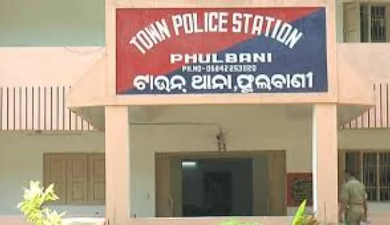  ମାଡ଼ ଖାଇଥିଲେ ପୌର କନିଷ୍ଠ ଯନ୍ତ୍ରୀ, ଜୀବନ ପ୍ରତି ବିପଦ ଥିବା ଦର୍ଶାଇ ଛୁଟିରେ ଗଲେ