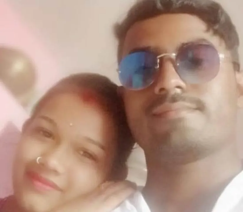  ପେଟ୍ରୋଲ ଢାଳି ଦେହରେ ନିଆଁ ଲଗାଇ ଦେଲେ ଦମ୍ପତି: ସ୍ତ୍ରୀ ମୃତ, ସ୍ବାମୀ ଗୁରୁତର
