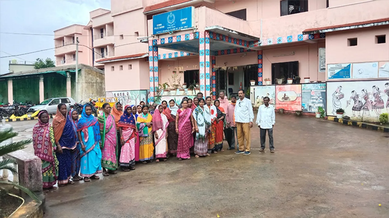  ମହୁଲଭଟାରେ ମଦ ବିକ୍ରି ବନ୍ଦ ଦାବି, ଥାନାର ଦ୍ବାରସ୍ଥ ହେଲେ ମହିଳା ଗୋଷ୍ଠୀ