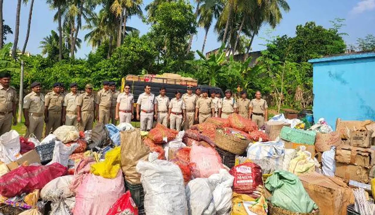  ବେଆଇନ୍‌ ଚାଲାଣ କରୁଥିଲେ; ବାଣ ବୋଝେଇ ୫ ପିକ୍‌ଅପ୍‌ ଭ୍ୟାନ୍‌ ଜବତ, ଖସିଗଲେ ୧୦ ଅଭିଯୁକ୍ତ